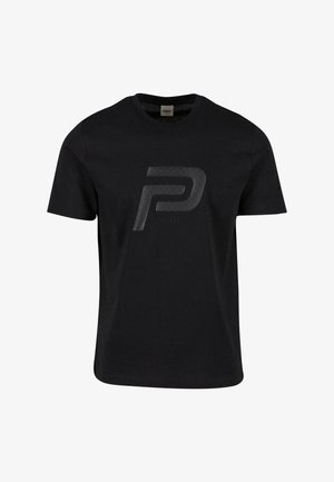 Juodas medvilnės marškinėliai trumpomis rankovėmis, su ryškiu tekstūruotu pilku "P" logotipu ir "MILANO" tekstu priekyje. Paprastas apvalaus kaklo dizainas.