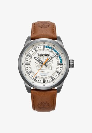 Orologio Timberland con cassa in acciaio inossidabile silver, cinturino in pelle beige, quadrante bianco, indicatori delle ore neri e blu, e lancetta dei secondi arancione.
