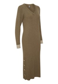 Longue robe en maille côtelée vert olive avec encolure en V, manches longues ornées de rayures blanches aux poignets, et boutons décoratifs le long d'un côté de l'ourlet.