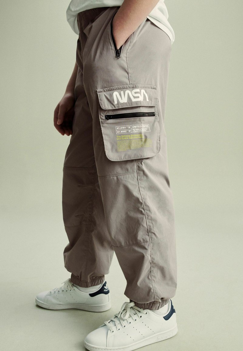 Pantalon Cargo Garçon NEXT 12-18 Mois - Gris, 100% Coton Doublé, Occasion Très Bon état