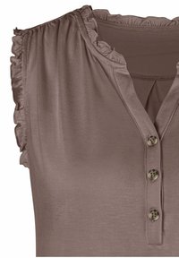 Top bez rękawów w kolorze mauve, z falbaniastymi brzegami na rękawach i kołnierzyku, z zapięciem na guziki składającym się z trzech guzików z przodu.
