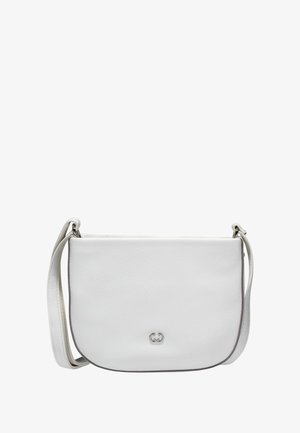 Bela usnjena čez ramo torbica z gladko teksturo in zaobljenimi robovi, ki ima srebrno-tonirano logo in tanek nastavljiv trak.