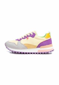 Sneaker con una combinazione di materiali giallo chiaro, viola e grigio. Tessuto testurizzato con una suola intermedia bianca e dettagli rosa.