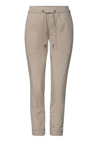 Nevybráno, quiet ivory