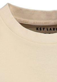 Key Largo PLAN ROUND - Camiseta estampada - bleached sand