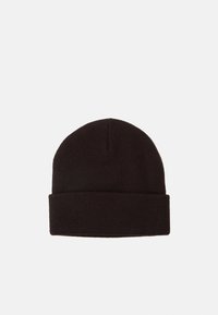 Sort strikket vinterhat med en foldet kant, glat tekstur og rund top. Simpelt design uden synlige mønstre eller accenter.
