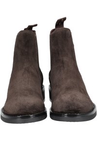 Braune Wildlederstiefeletten mit glatter Oberfläche, elastischen Seitenpaneelen, Ziehschlaufen und schwarzer Sohle. Verfügt über eine abgerundete Zehenpartie und minimale Nähte.