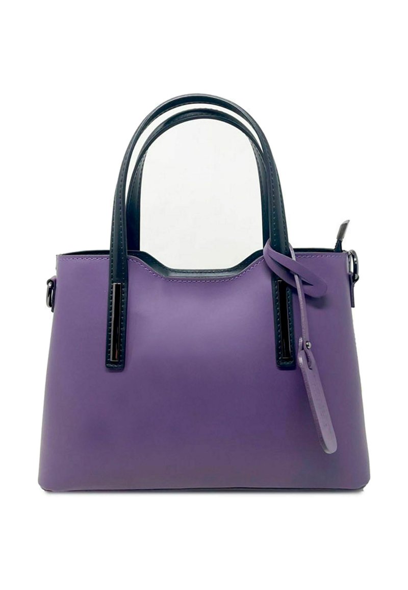 Borsa in pelle viola con doppi manici neri, forma strutturata e design minimalista. Presenta un'etichetta e eleganti dettagli in metallo.