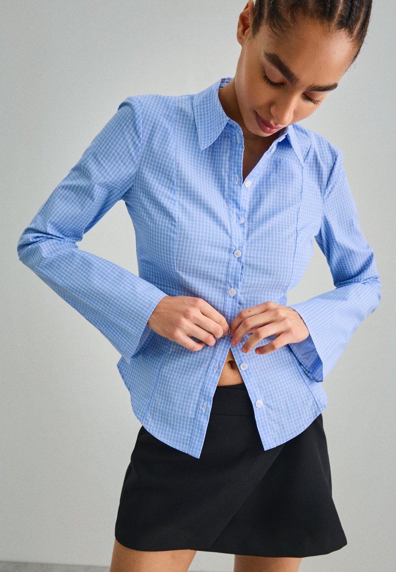 Bershka TAILORED WITH FLARED SLEEVES   - Košilová halenka  - blue