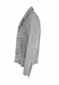 Sivá semišová bunda s výrezovým golierom, vreckami na zips a bočnými zipsami. Hladká textúra s priliehavým strihom a minimalistickým kovaním.