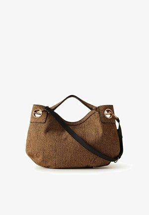 Sac hobo marron texturé avec bandoulière réglable noire et œillets dorés sur fond blanc.