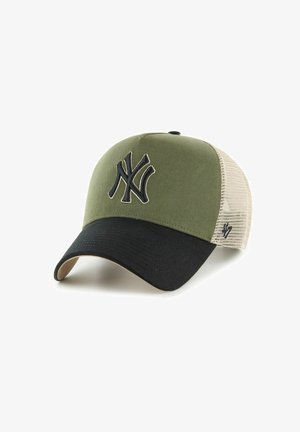 Baseballkappe mit olivgrünem Vorderteil, schwarzem gebogenem Schirm, beigem Mesh-Rücken und schwarzem "NY"-Logo, das auf das Frontpanel gestickt ist.