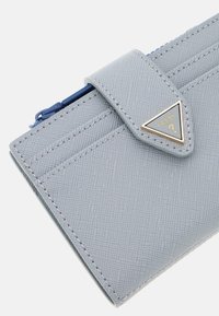 Thumbnail Image 4