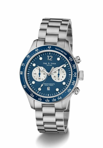 Kronograafkellaga sinine sihver, hõbedane roostevabast terasest korpus ja rihm, valged alasihtmärgid ning taksimetriline skaala. Sisaldab kuupäeva näidikut.