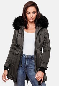 Gewatteerde parka jas in donkergrijs met een zwart nepbontcapuchon, trekkoord in de taille, knoopzakken en geribbelde manchetten. Soepele, gestructureerde stof.