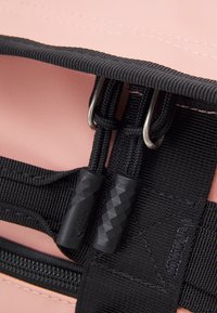 The North Face BASE CAMP DUFFEL - XS - Saco de viagem - rose dawn/black