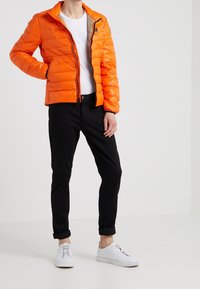 Blauer Dunjakker - orange