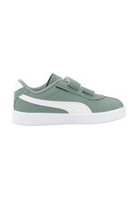 Basket verte avec semelle blanche, bande latérale blanche et deux bandes Velcro, présentée de côté gauche sur un fond blanc.
