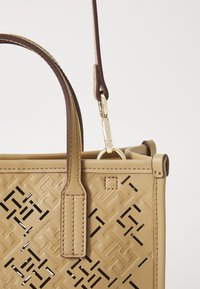 Tommy Hilfiger CITY MINI TOTE MONO - Handbag - safari