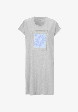 Grå bomulds t-shirt kjole med korte ærmer og rund halsudskæring. Har en blå grafisk design med koralformer og sort kant.