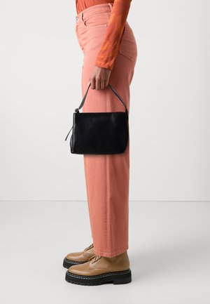 Pieces FPNOVELLE DAILY BAG - Kézitáska - black