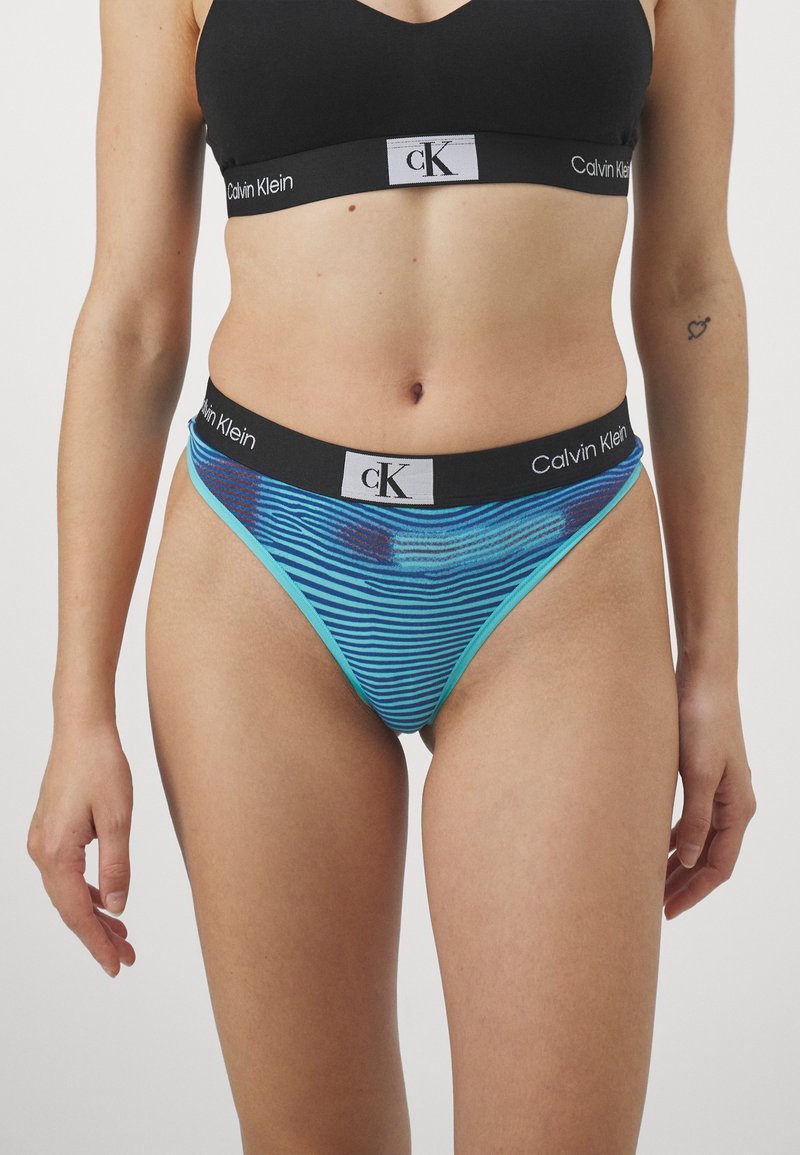 Calvin Klein Underwear MODERN THONG 1996 COTTON - String - infared lines/eggshell blue