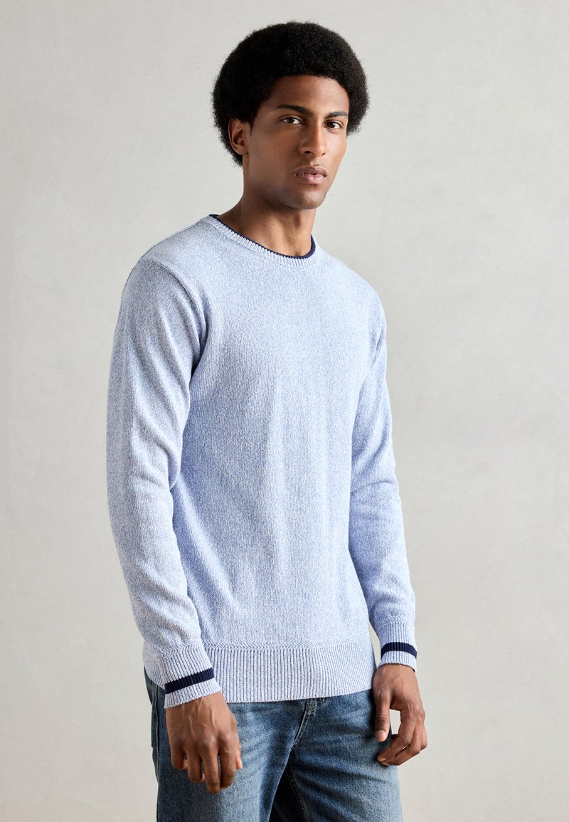 Scotch & Soda REGULAR FIT CREW NECK - Jersey de punto - faded denim melange