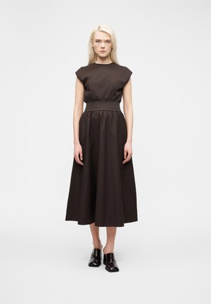 MIXED MEDIA CINCHED MIDI DRESS - Maxikjoler - terra brown