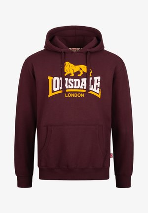 Bordeauxkleurige hoodie met een trekkoord kap, een voorzak en een wit/geel "Lonsdale London" logo. Beschikt over een leeuwengrafiek en geribbelde manchetten.