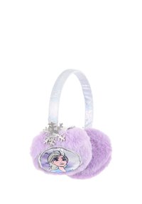 Orejeras de piel sintética moradas con una diadema plateada brillante y un acento de copo de nieve. Presenta una imagen circular de un personaje en un lado.