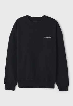 Black sweatshirt made of soft fabric, featuring a round neckline, loose fit, and a white "snow peak" text logo on the left chest.