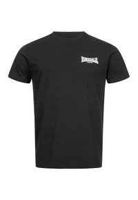 Sort bomulds t-shirt med korte ærmer. Har en hvid "Lonsdale London" logo på øverste venstre side. Klassisk pasform med rund halsudskæring.