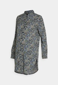 Camicia a maniche lunghe in tessuto navy con un motivo paisley in blu, verde e beige. Presenta un colletto e una chiusura con bottoni, con un orlo arrotondato.