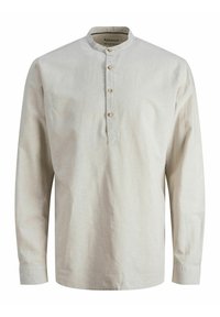 Chemise beige à manches longues avec col montant et quatre boutons sur la patte de boutonnage devant, en tissu léger.