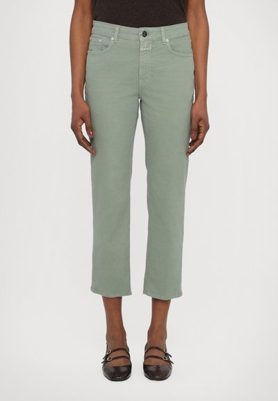 Minti grønne cropped jeans med lige ben, fem-lomme design, frontlukning med knap og slidte kantdetaljer.