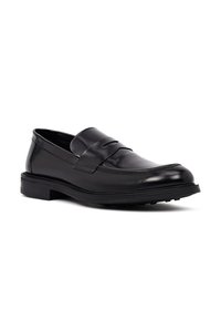Zwarte leren loafers met een gladde textuur, voorzien van een band over de bovenkant. Stevige platte zool met een lichte profiel voor grip.