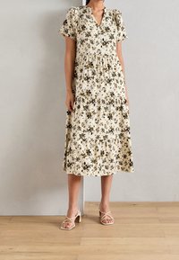 Lollys Laundry Denní šaty - off-white