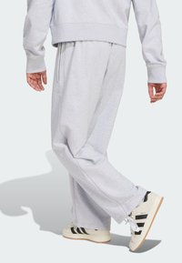 adidas Originals PREMIUM ESSENTIALS OPEN HEM - Tracksuit bottoms - light grey heather