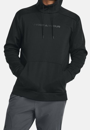 Schwarzer Kapuzenpullover mit Fronttasche und Kordelzug, mit glatter Textur und dezentem Branding auf der Brust.