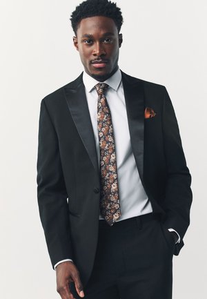 Next, SET - Tie - orange