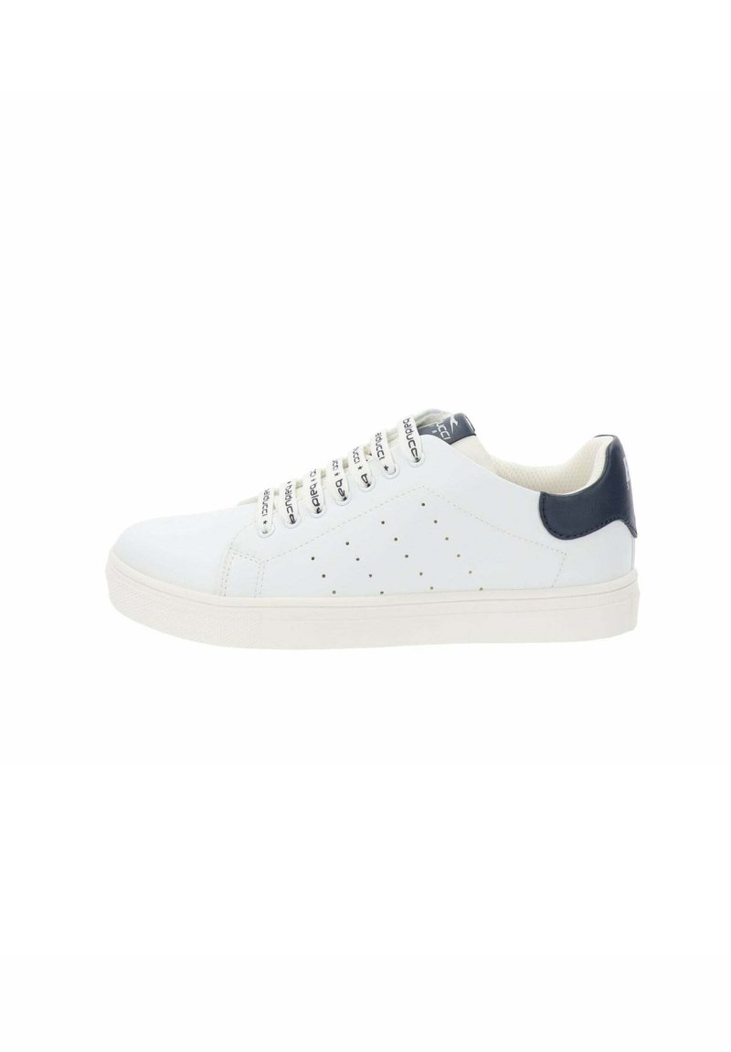 Sneaker in pelle bianca con accentuazione blu navy sul tallone, punta rotonda, dettagli perforati sui lati e suola in gomma bianca. I lacci presentano un design con logo.