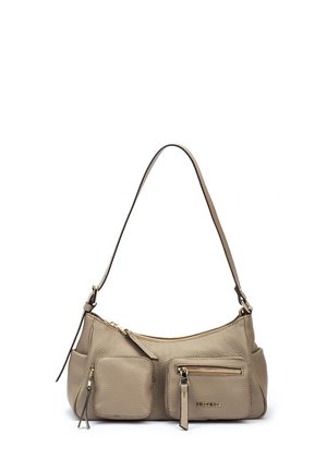 Sac à main en cuir beige avec bandoulière réglable, deux poches avant zippées et logo de la marque en relief sur la poche droite.