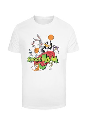 Camiseta blanca de algodón con un gráfico colorido de personajes de dibujos animados de "Space Jam", con balones de baloncesto y el texto "SPACE JAM" en verde.