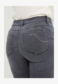 Seleccionado, dark grey