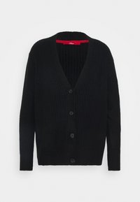 Svart ribbad kofta med v-ringning, knappstängning och långa ärmar. Har en röd etikett på insidan av halsen. Mjuk textur och gosig design.