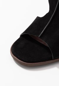 Tamaris Korolliset sandaalit - black