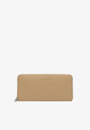 Prostokątny portfel zapinany na zamek błyskawiczny na całym obwodzie, z wytłoczonym logo "Liebeskind Berlin", gładką fakturą skóry i srebrnym suwakiem po lewej stronie.