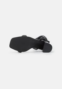 RAID Korolliset sandaalit - black