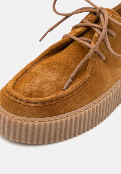 WEEKEND MaxMara Stringate sportive - brown