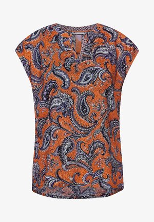 Oranje blouse met korte mouwen, paars-wit paisley patroon en een V-hals.